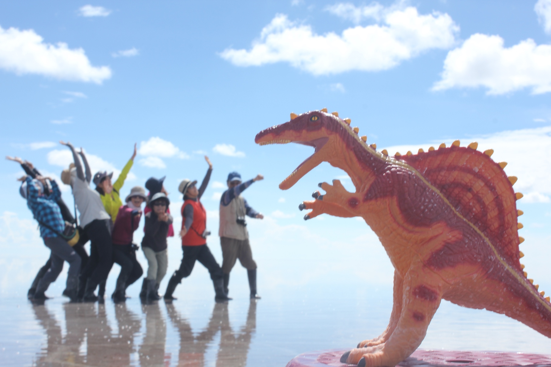 ウユニ塩湖でトリック写真に挑戦！