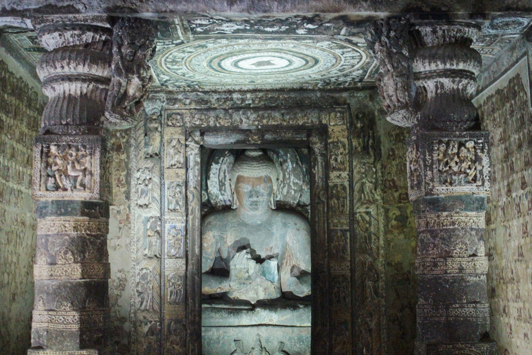 アジャンター石窟の仏像