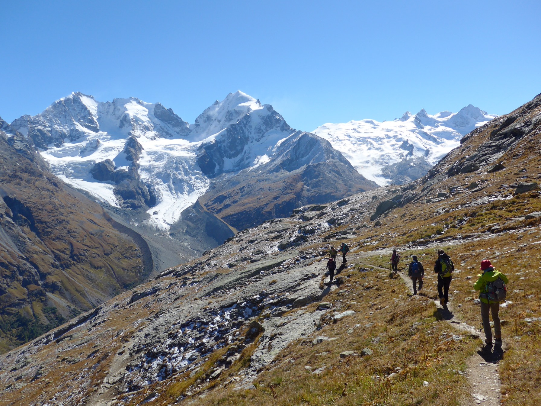 秋のスイス・エンガディン滞在と<br> 迫力あるドロミテ岩峰ハイキング 9日間