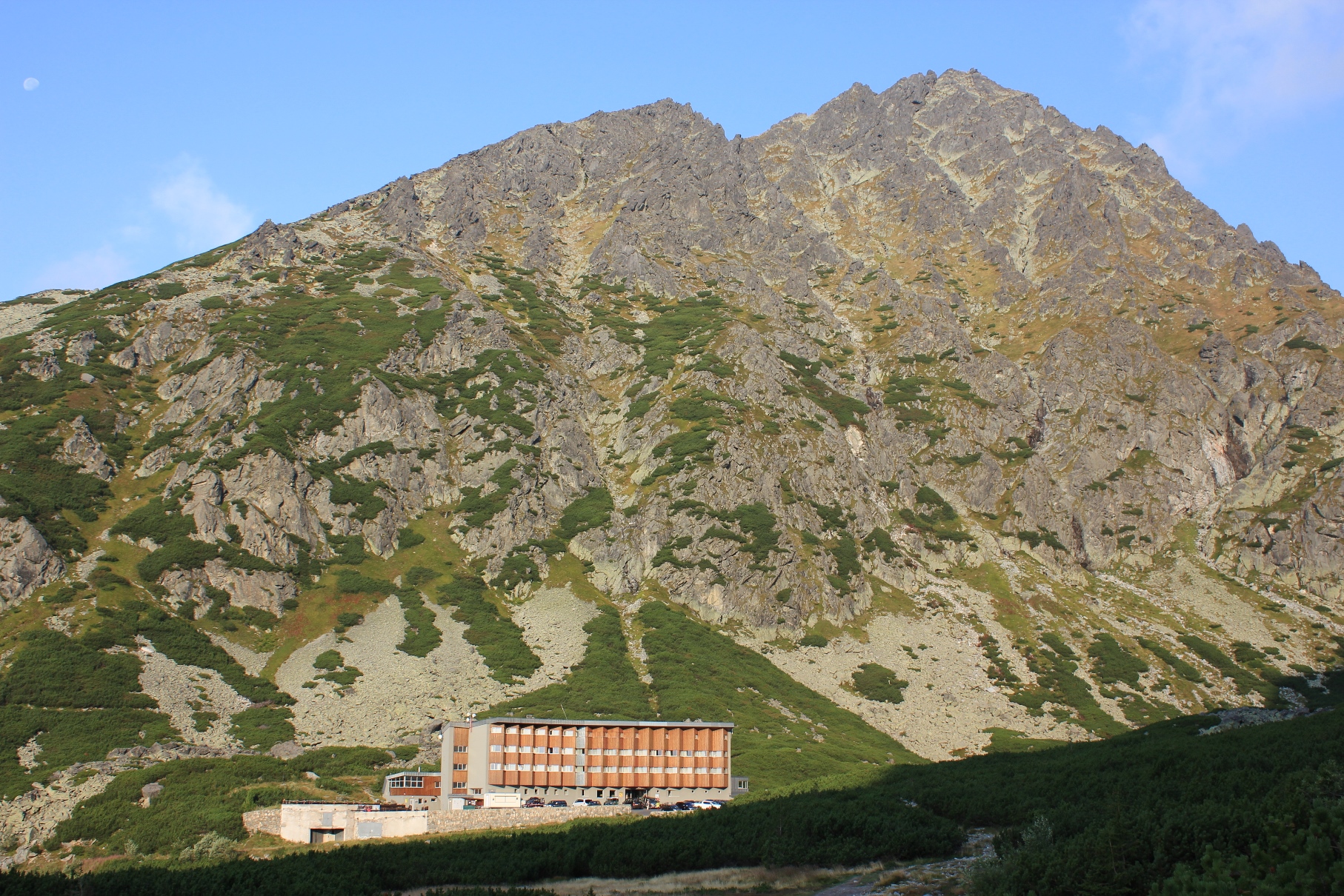 素朴な山岳国スロバキア、ポーランドハイキングと絶景の山岳リゾートホテル滞在10日間