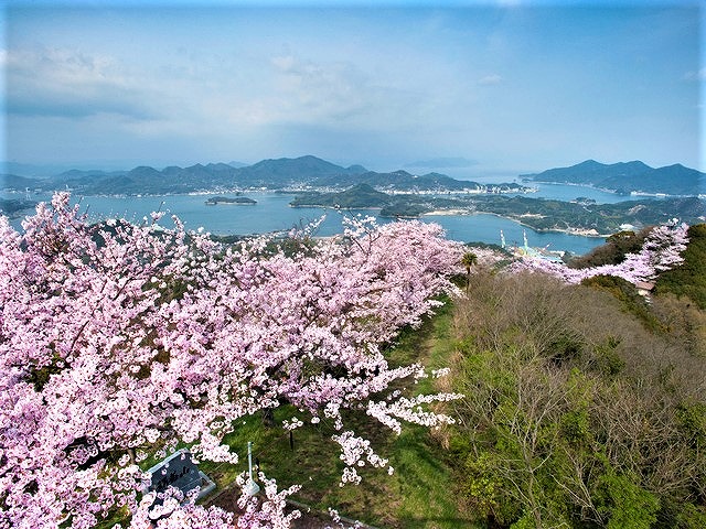 尾道から広島へ！フェリーと車で繋ぐ12島8座<br>春の瀬戸内海「しま山」大横断スペシャル　5日間　