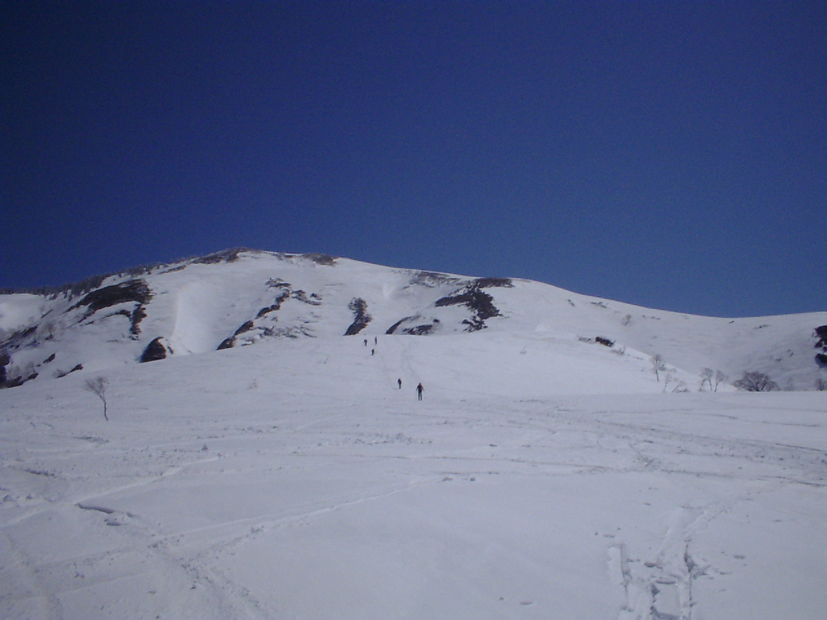 ～上越国境に聳える豪雪の山～<br>雪山講習会（ＳＴＥＰ２）　巻機山　2日間