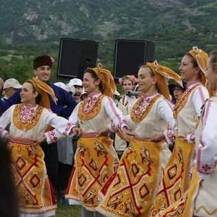 【開催間近・募集中】5月22日出発<br>ブルガリア・バラ祭りと美しい村ゆったりハイキング 11日間
