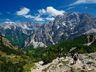 スクラティカ峰（左奥2,740m）とプリザンク峰（右2,547m）