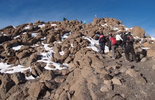ギルマンズポイント(5,682m)への最後の登り