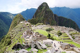 インカ時代そのままの姿が残るマチュピチュ遺跡