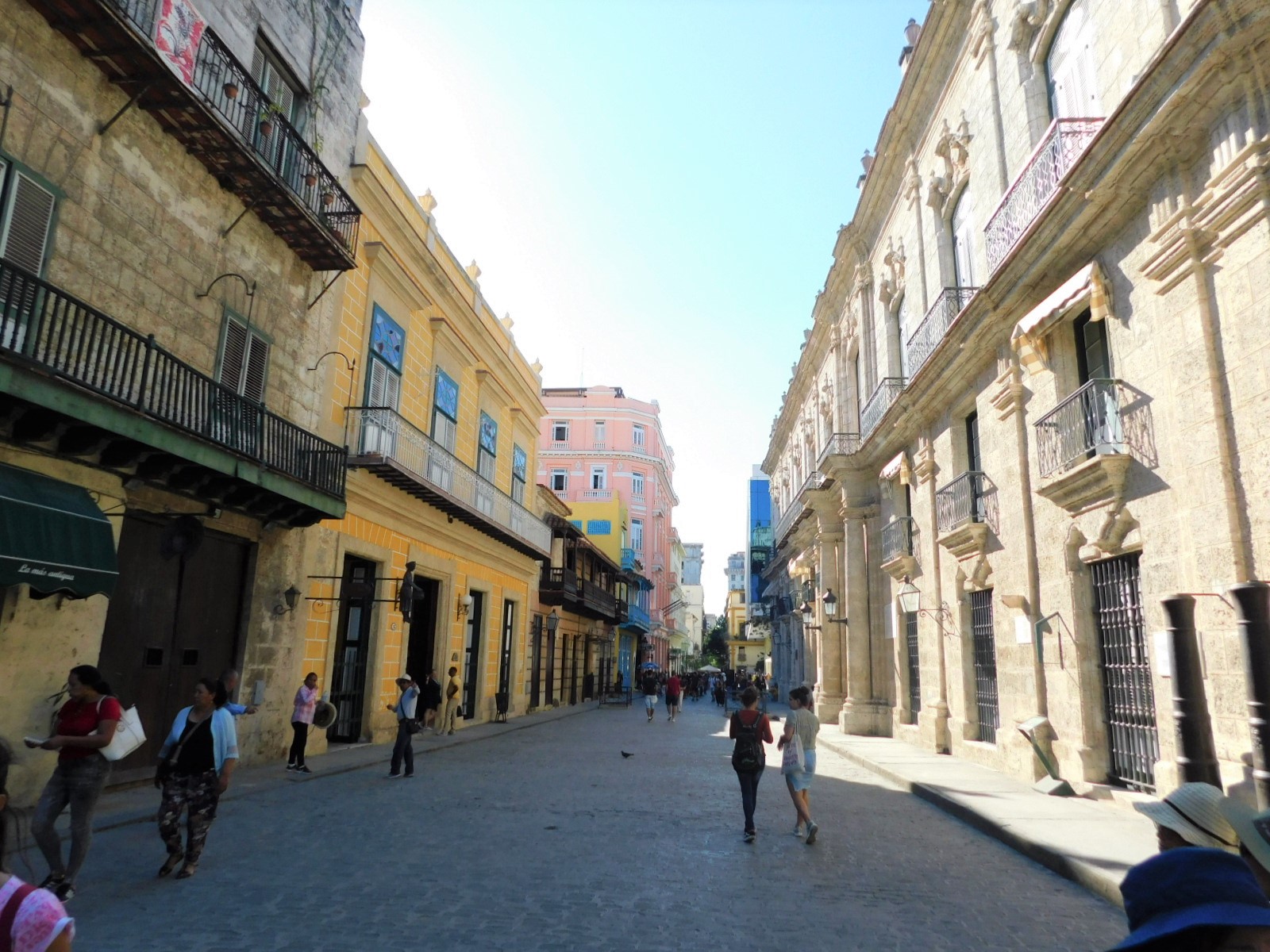 ハバナ旧市街を歩く
