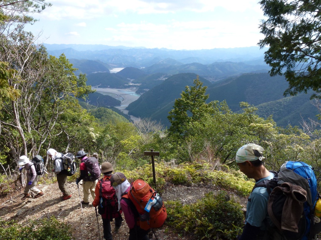 熊野川が見えると、長い山旅のゴールは近い