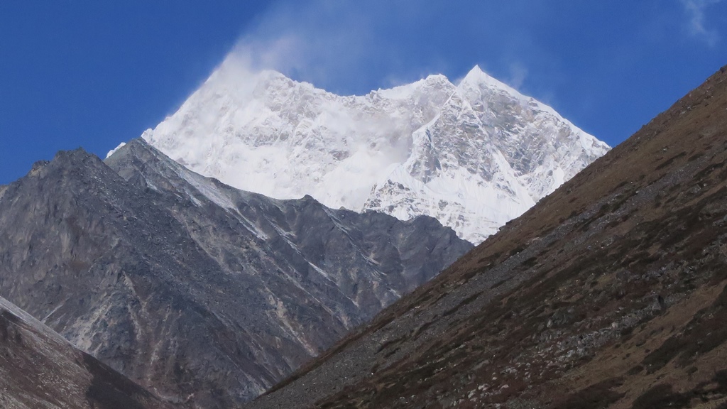 ブータン最高峰ガンカープンスムを望む