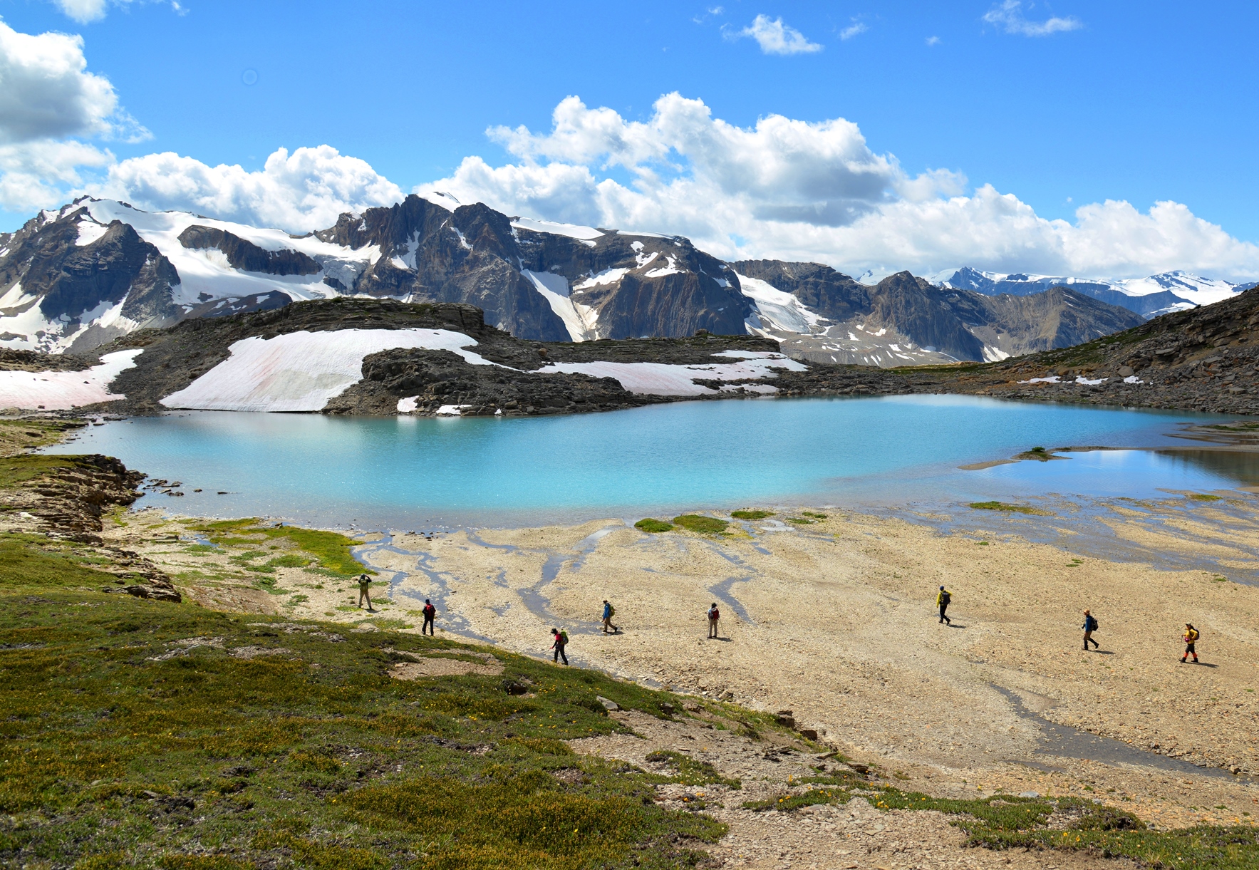 美しい山上湖が点在するエリアを周回するおすすめハイキングコース