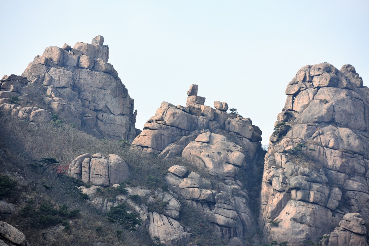 花崗岩の奇岩が連なる独特な景観も楽しい