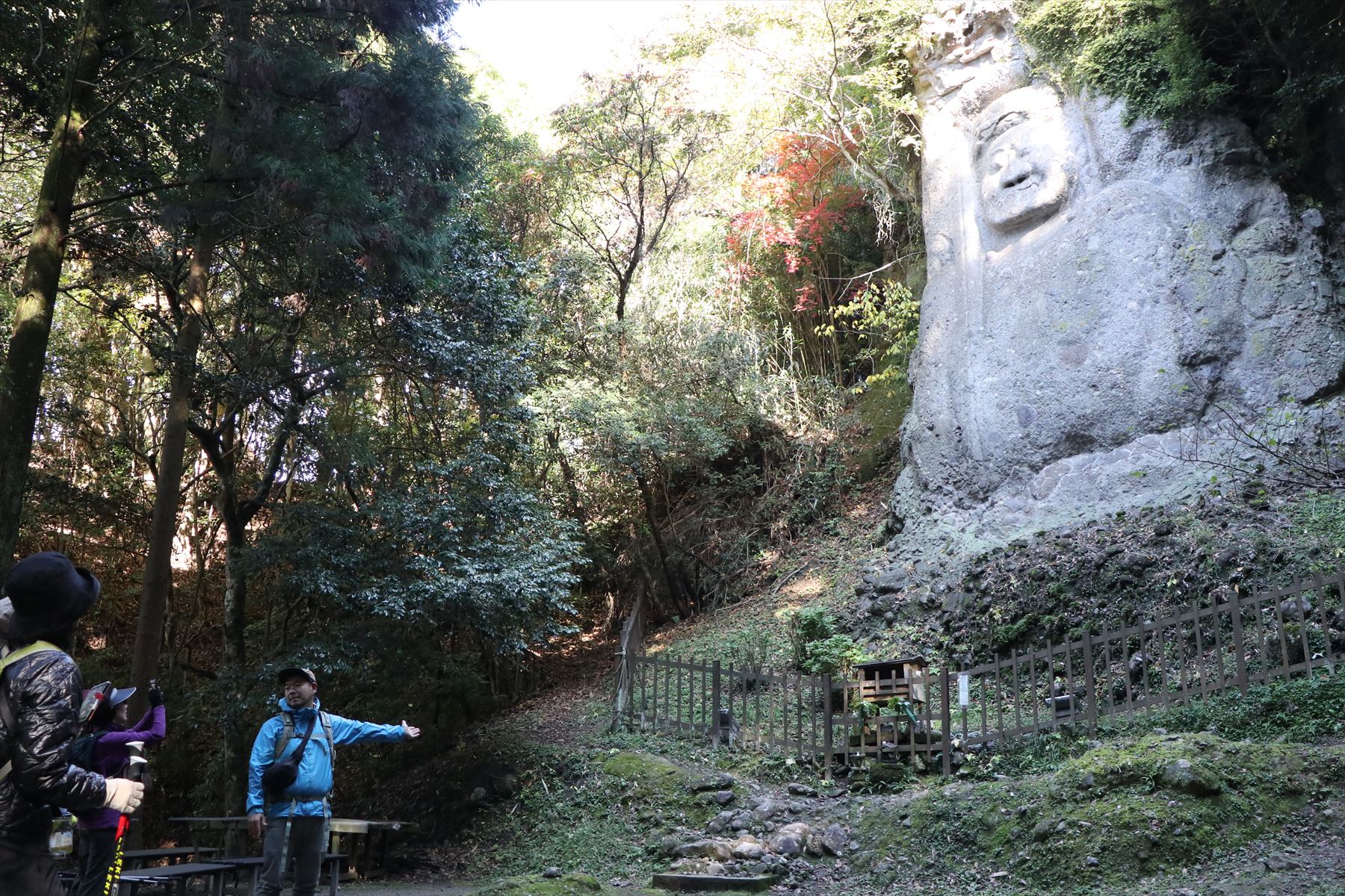 日本最大級の磨崖仏がある熊野磨崖仏