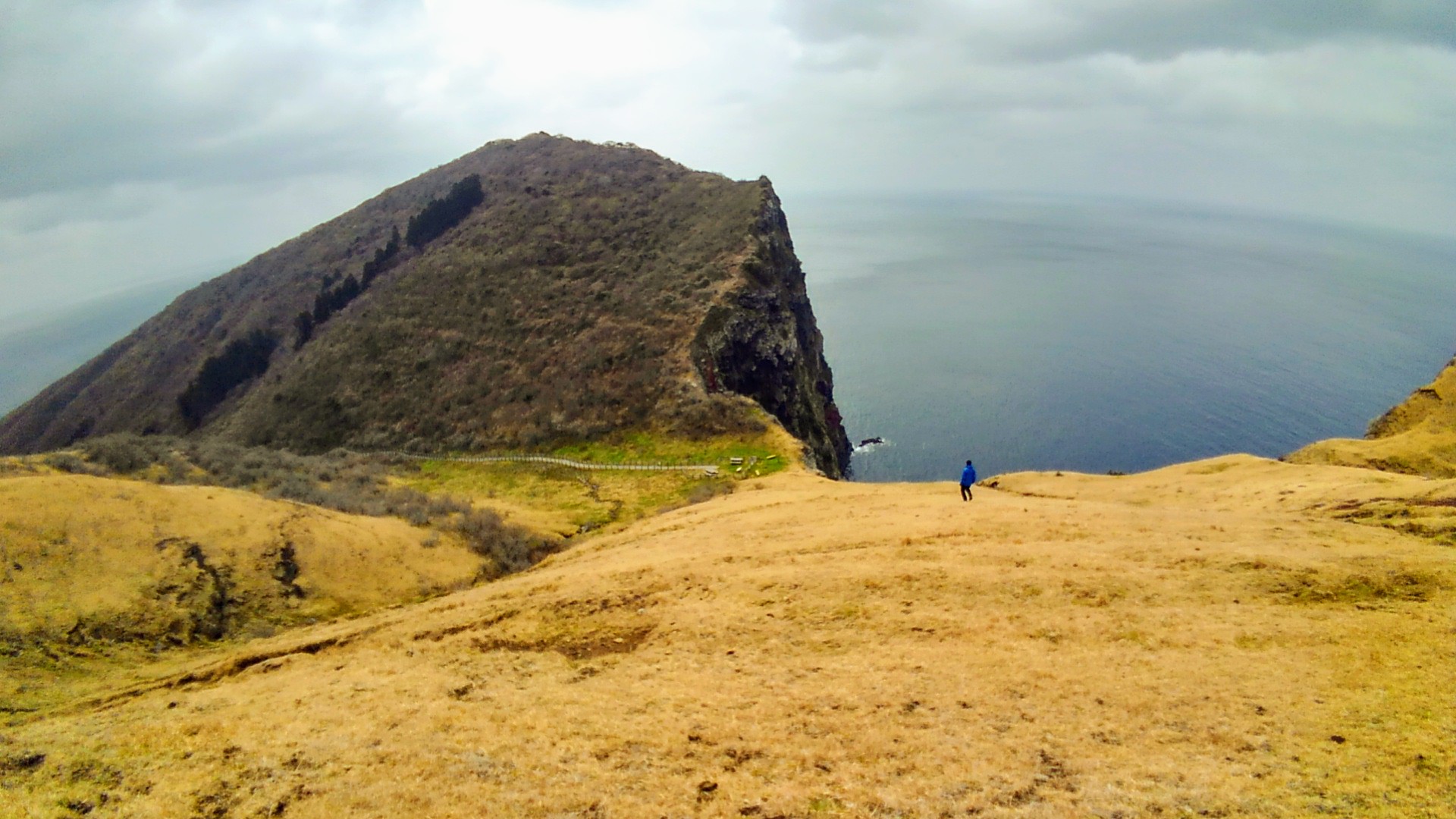 夫里島、赤ハゲ山から赤壁へハイキング