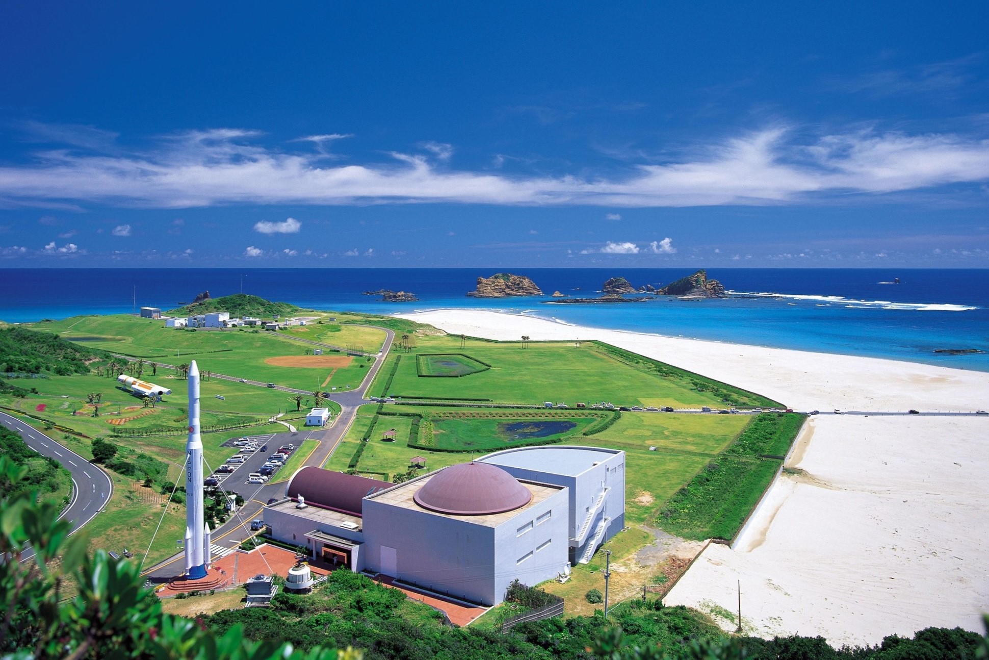 種子島は「世界一美しいロケット打上場」といわれる