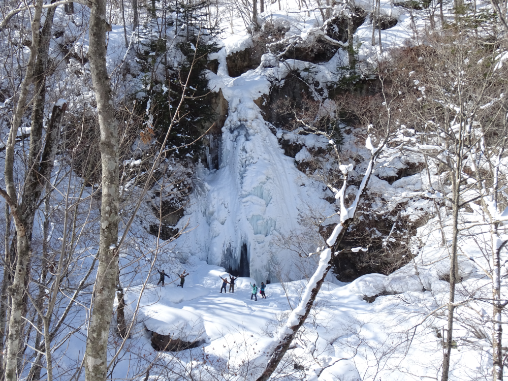 八幡平の冬の美、七滝氷瀑