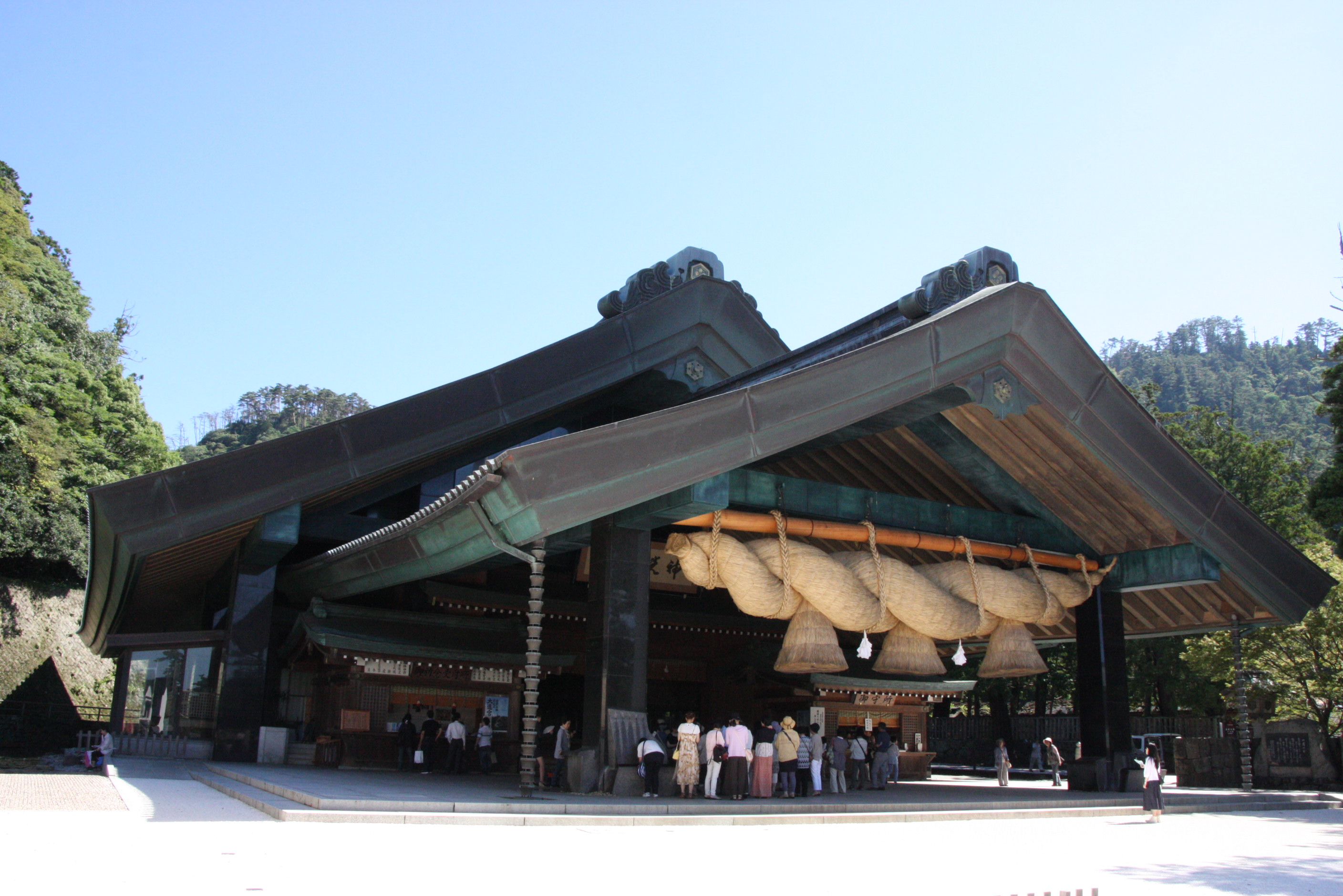 日本一のしめ縄の出雲大社神楽殿