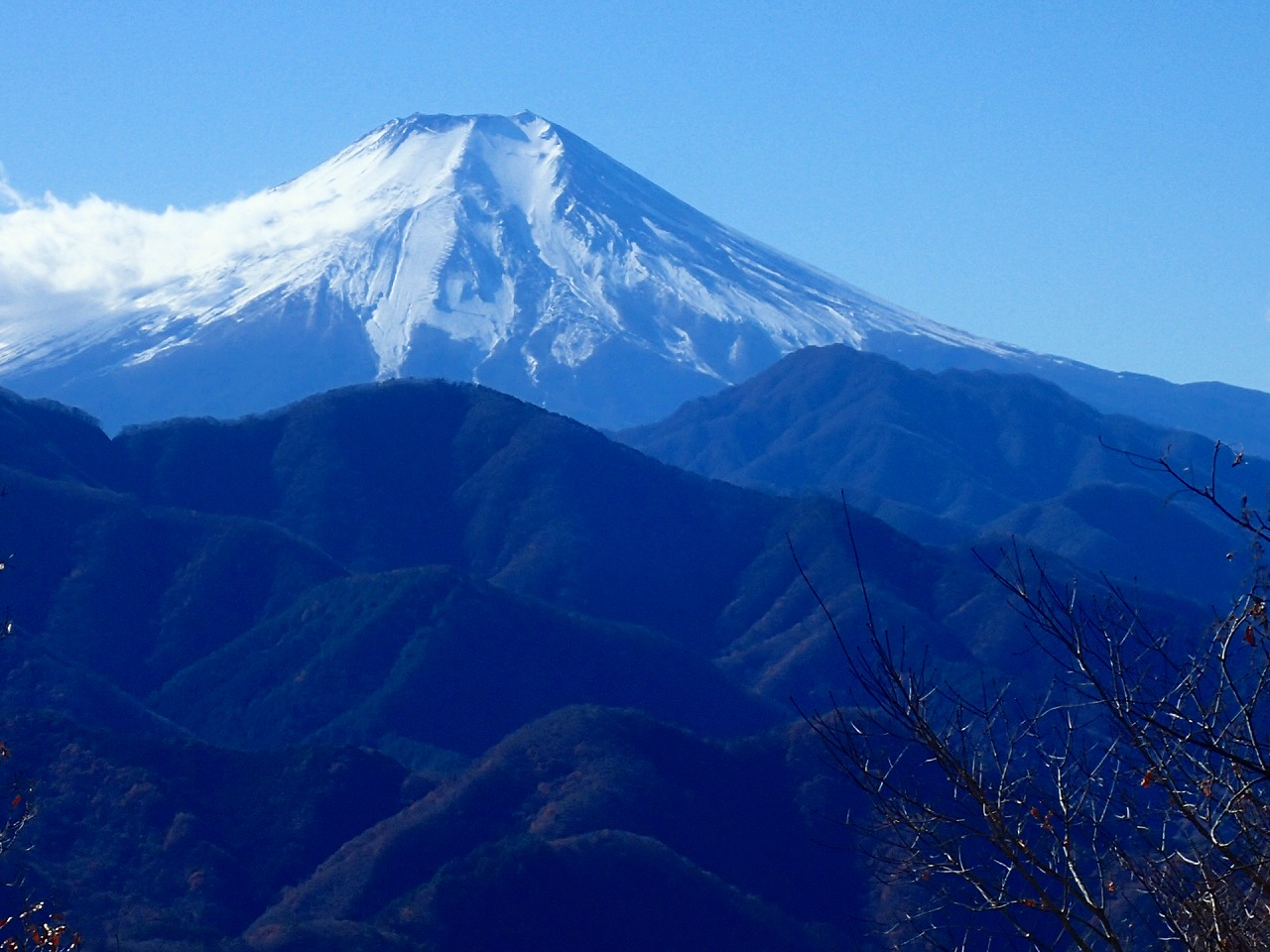 倉岳山から目の前にどっしり構える富士山