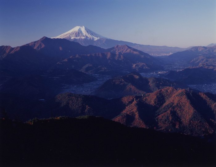 九鬼山山頂からの富士山（大月市観光協会提供）