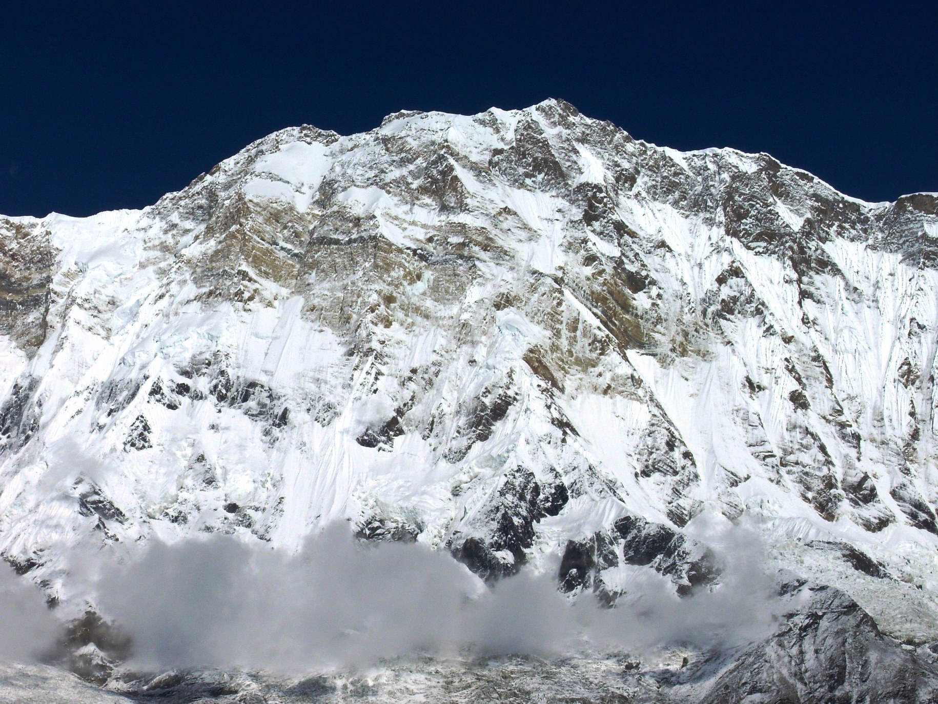 アンナプルナⅠ峰（8,091m）の南壁を望む