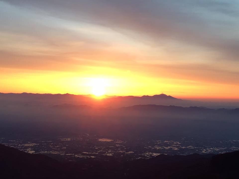 稜線からの夜明け（写真：蝶ヶ岳ヒュッテ）